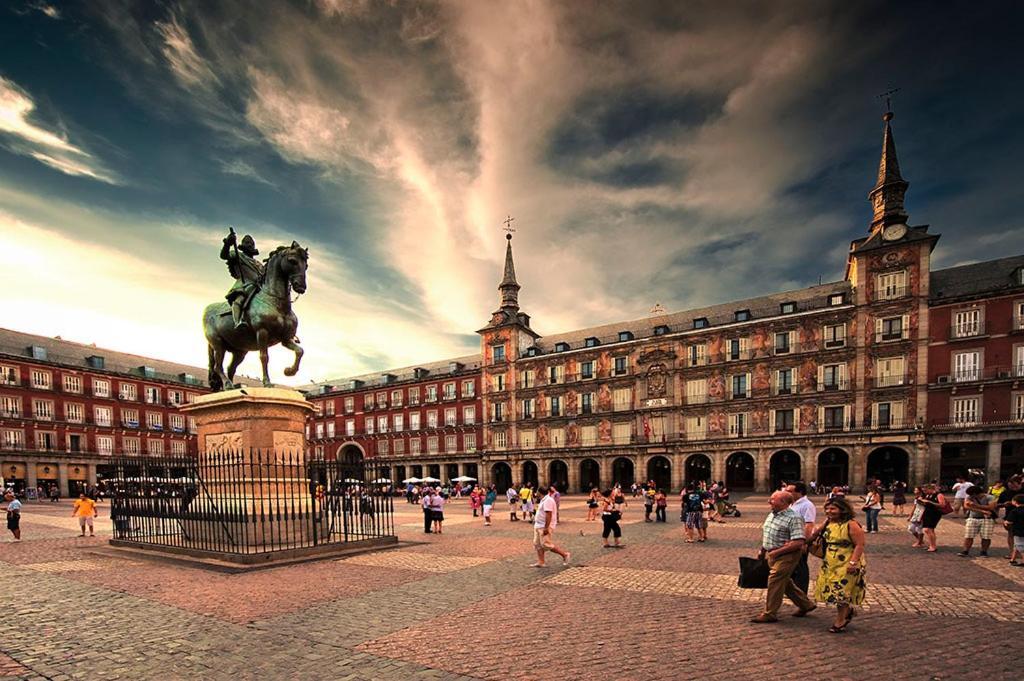 Sol Montera & Parking Tph Bed and Breakfast Madrid Exteriör bild