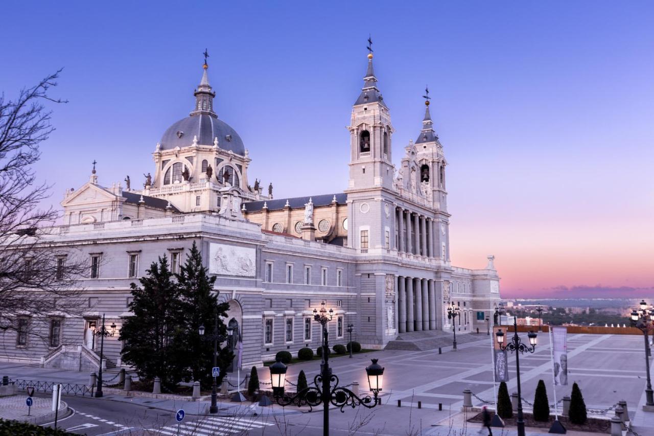 Sol Montera & Parking Tph Bed and Breakfast Madrid Exteriör bild